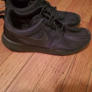 Free with purchase! Womans Nike Shoes